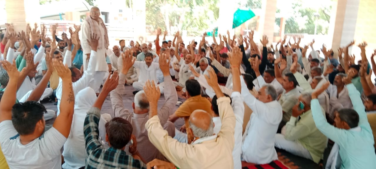 फोटो संख्या:51-गांव धनौंदा में आयोजित न्याय महापंचायत में अपनी बात रखता वक्ता--स्रोत--संवाद फोटो संख्या:51-गांव धनौंदा में आयोजित न्याय महापंचायत में अपनी बात रखता वक्ता--स्रोत--संवाद