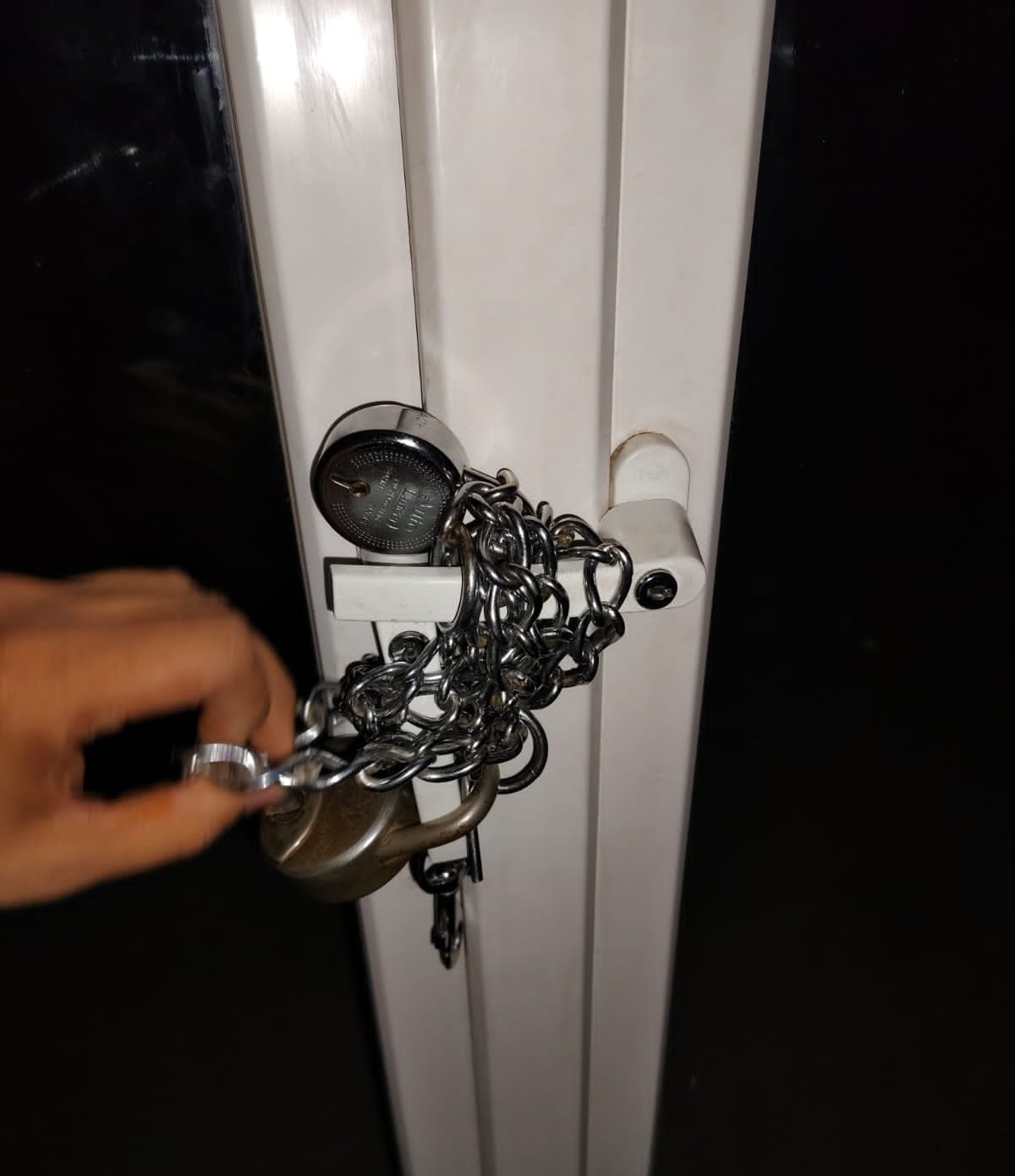 सोनीपत के पास मैप्स्को सिटी में बिजली गुल होने से बाहर एकत्रित लोग। स्रोत: पाठक सोनीपत के पास मैप्स्को सिटी में बिजली गुल होने से बाहर एकत्रित लोग। स्रोत: पाठक