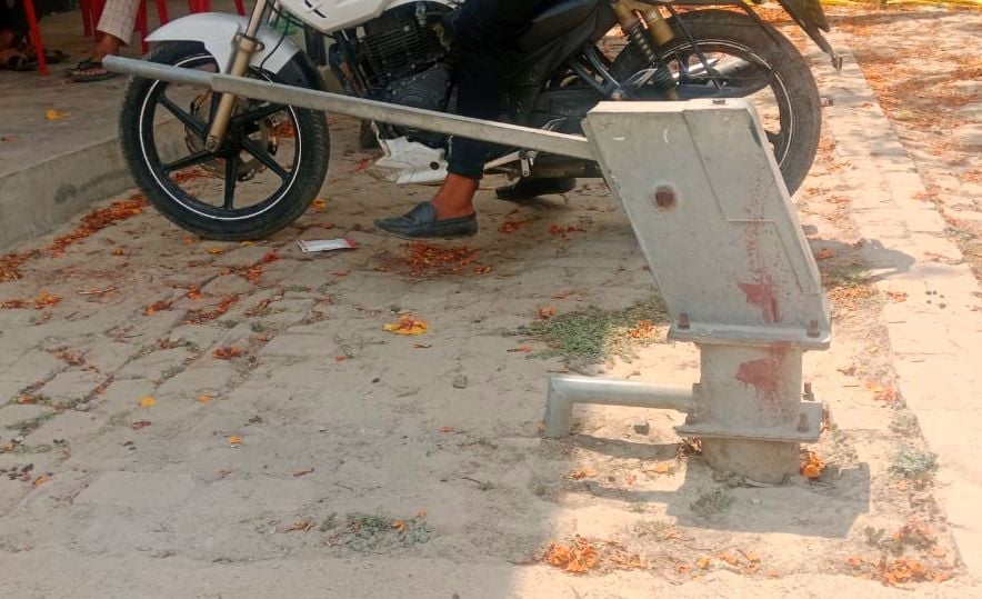 करारी कस्बे के नयागंज मोहल्ले में लगा हैंडपंप खराब। संवाद करारी कस्बे के नयागंज मोहल्ले में लगा हैंडपंप खराब। संवाद