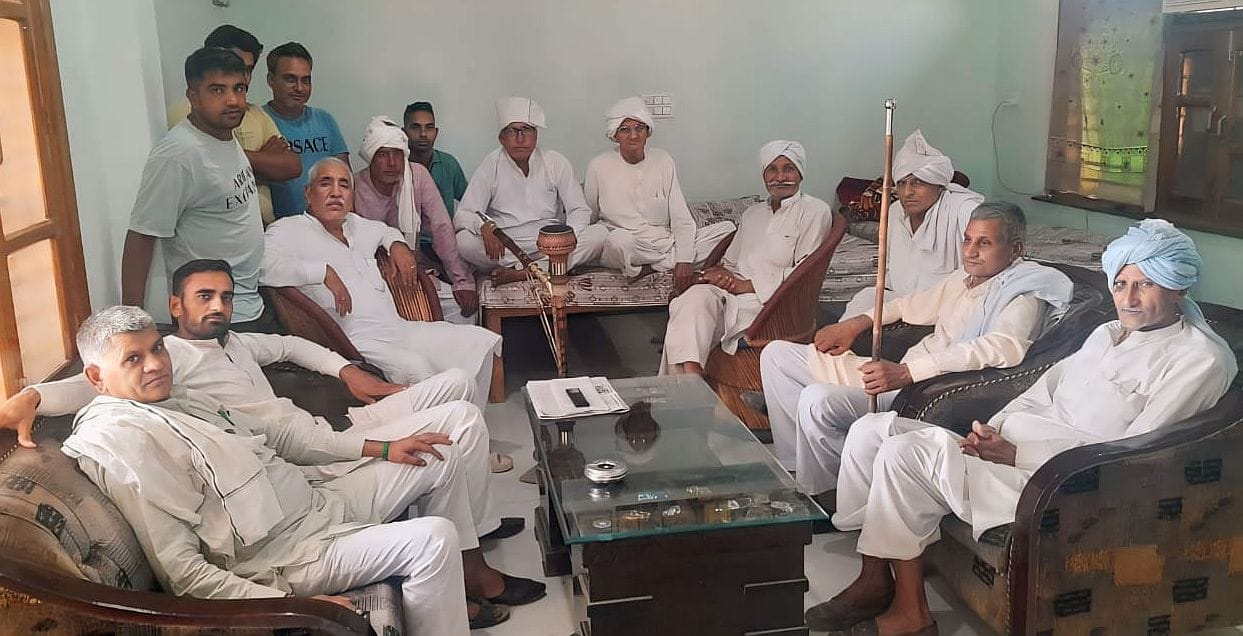 23जेएनडी02: बैठक करते हुए टेकराम कंडेला। स्रोत स्वय 23जेएनडी02: बैठक करते हुए टेकराम कंडेला। स्रोत स्वय