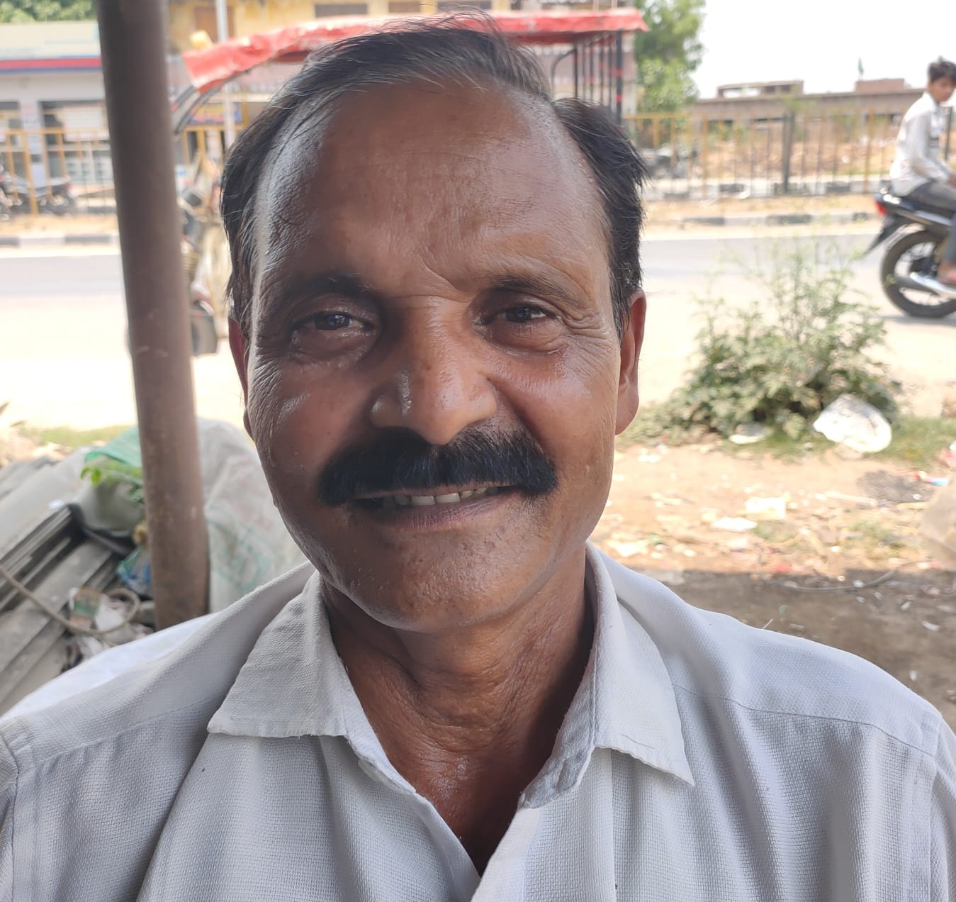 अमरिया क्षेत्र की गड्डा युक्त लिंक रोड । संवाद अमरिया क्षेत्र की गड्डा युक्त लिंक रोड । संवाद