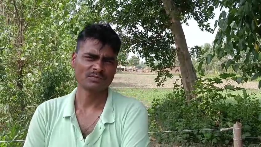ग्राम नगरा में ट्रांसफार्मर को लेकर विरोध जताते ग्रामीण । स्रोत - ग्रामीण ग्राम नगरा में ट्रांसफार्मर को लेकर विरोध जताते ग्रामीण । स्रोत - ग्रामीण