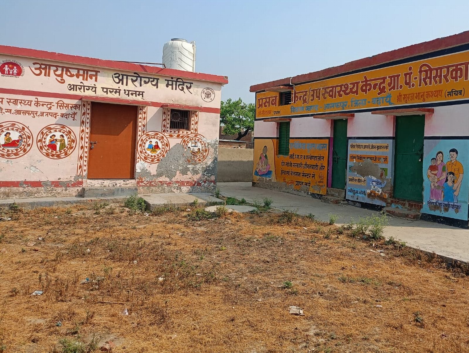 रसूलपुर कलां के सेंटर पर लगे ताले। संवाद