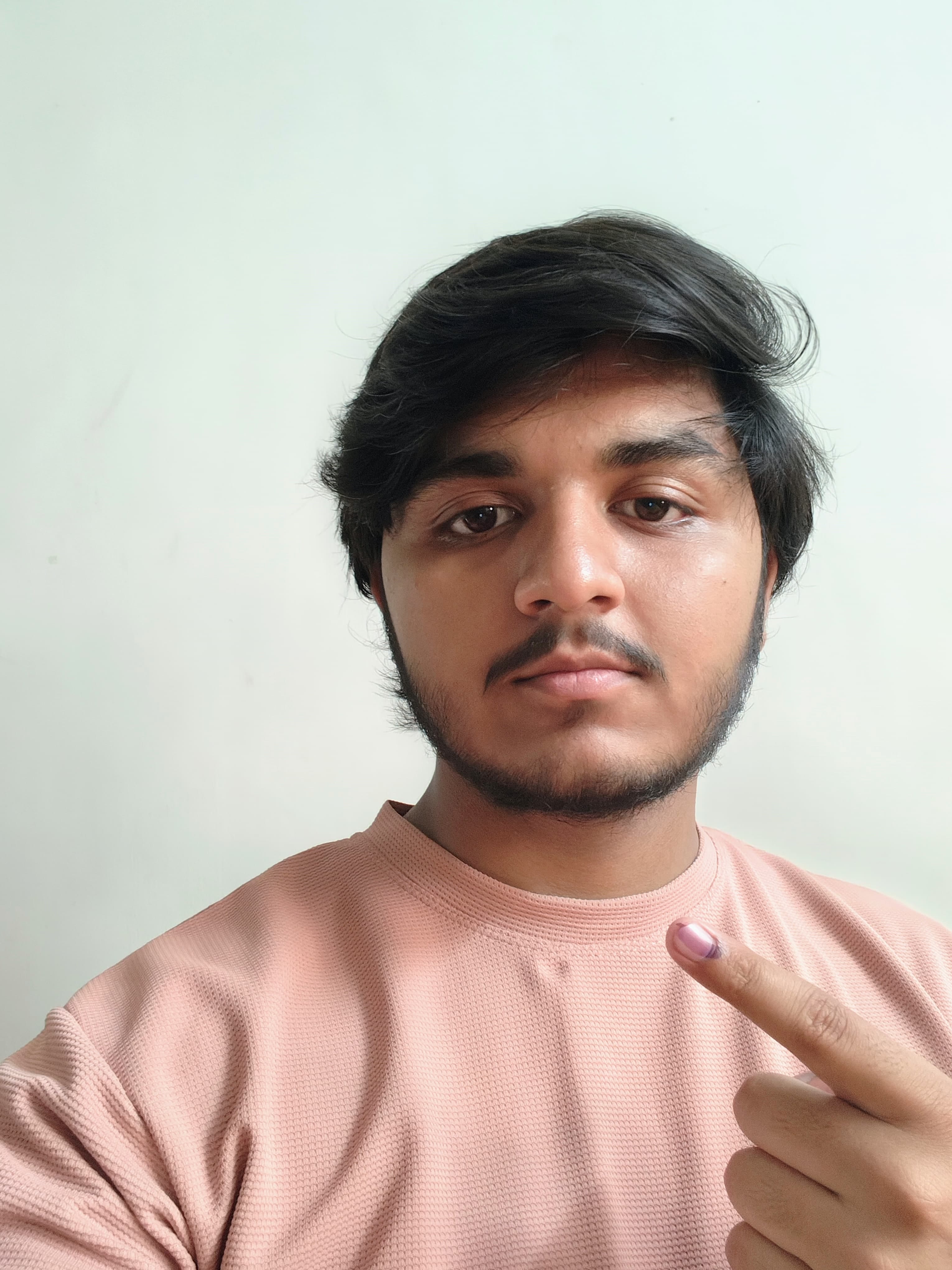 छावनी की आतिफा ऐमन ने पहली बार किया मतदान। छावनी की आतिफा ऐमन ने पहली बार किया मतदान।