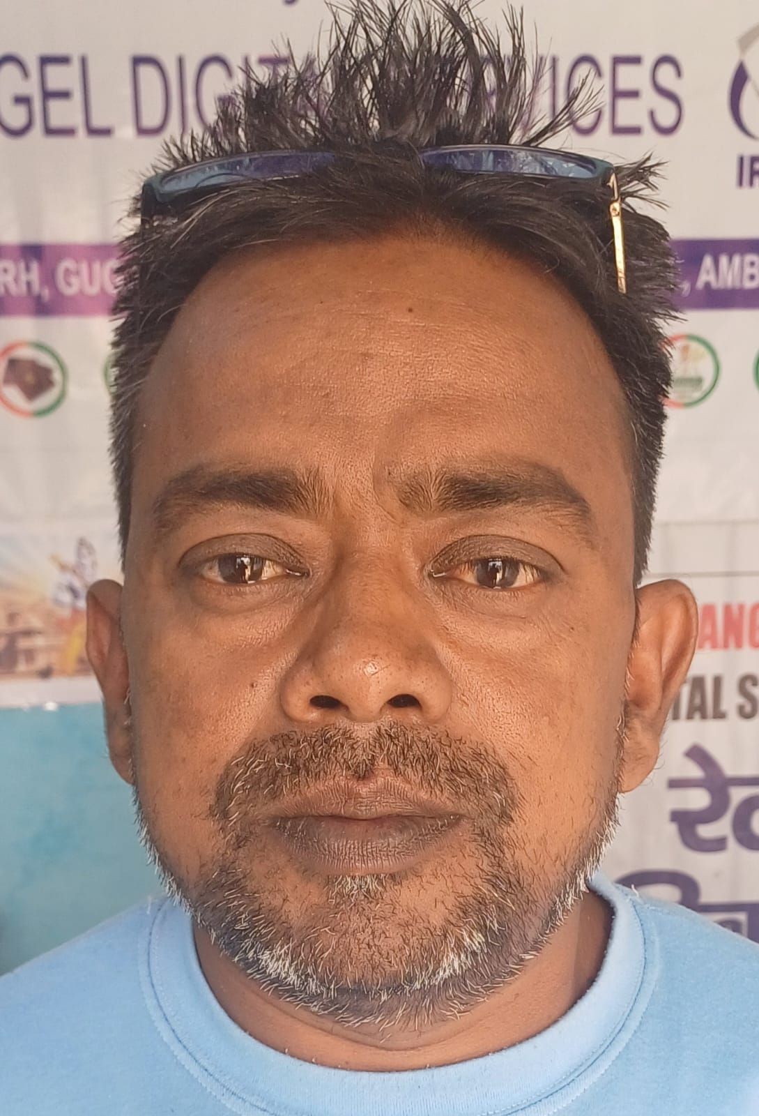 अंबाला छावनी बस स्टैंड परिसर में रहेड़ी संचालकों द्वारा फेंकी गई गंदगी में मुंह मारते बेसहारा ग अंबाला छावनी बस स्टैंड परिसर में रहेड़ी संचालकों द्वारा फेंकी गई गंदगी में मुंह मारते बेसहारा ग