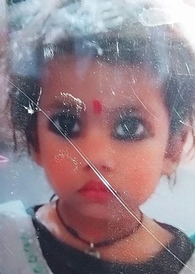 इसी कंटीले तारों के बीच काले धागे में फंसकर हुई मासूम की मौत। संवाद