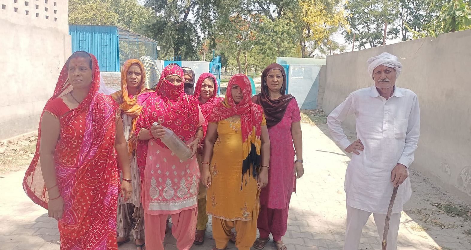 28जेएनडी08: पेयजल किल्लत को लेकर जनस्वास्थ्य विभाग पहुंची महिलाएं। संवाद 28जेएनडी08: पेयजल किल्लत को लेकर जनस्वास्थ्य विभाग पहुंची महिलाएं। संवाद