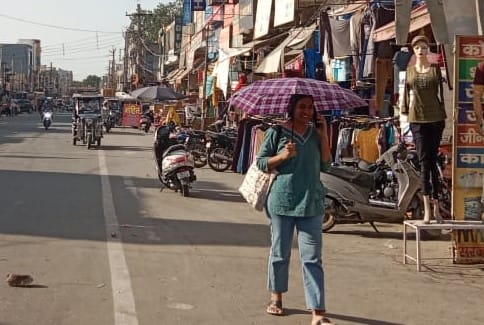 फोटाे57..दिल्ली रोहतक रोड पर दोपहर के समय पड़ा सन्नाटा। संवाद फोटाे57..दिल्ली रोहतक रोड पर दोपहर के समय पड़ा सन्नाटा। संवाद