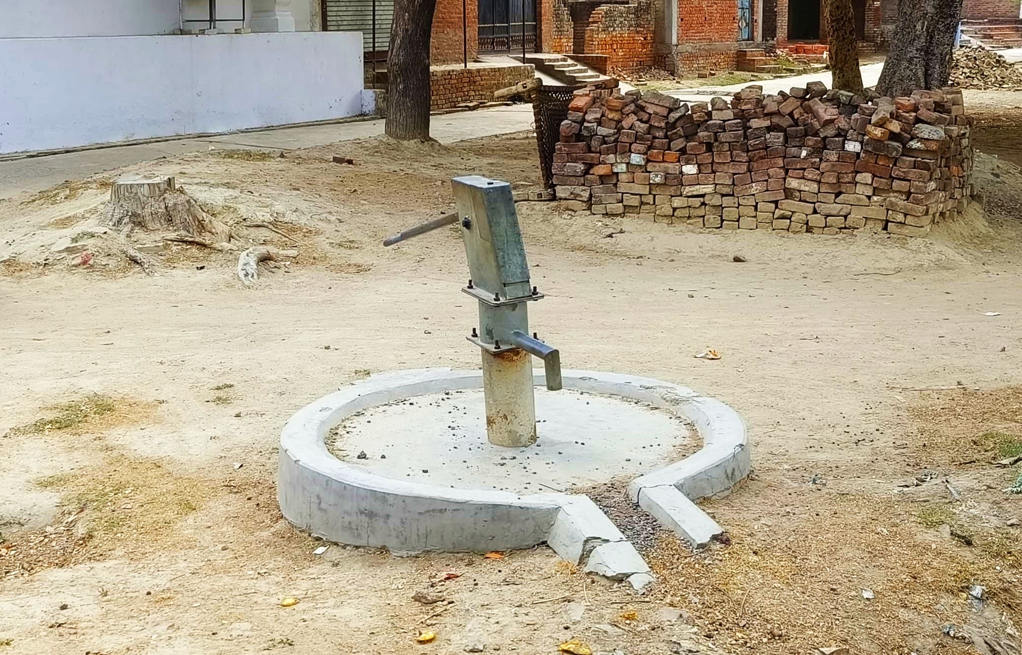 मंझनपुर के अहिरन का पूरा स्थित पानी टंकी। संवाद मंझनपुर के अहिरन का पूरा स्थित पानी टंकी। संवाद