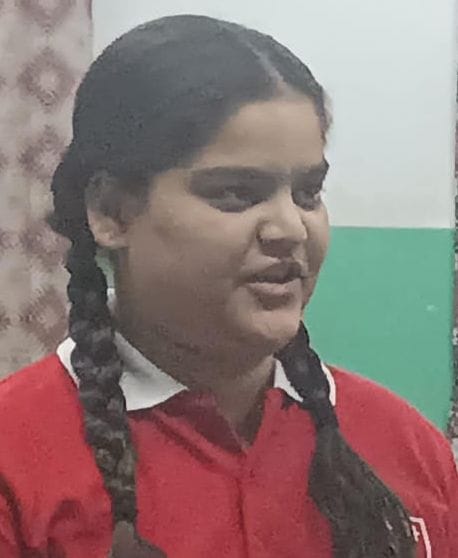 नालागढ़ के द गुरूकुल इंटरनेशनल स्कूल में  पुलिस पाठशाला के दौरान रिटायर्ड एएसपी चमन लाल के साथ स