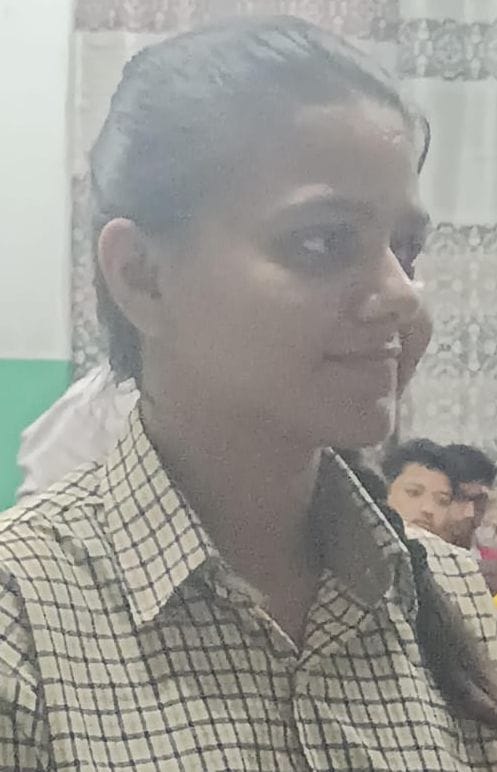 नालागढ़ के द गुरूकुल इंटरनेशनल स्कूल में  पुलिस पाठशाला के दौरान रिटायर्ड एएसपी चमन लाल के साथ स