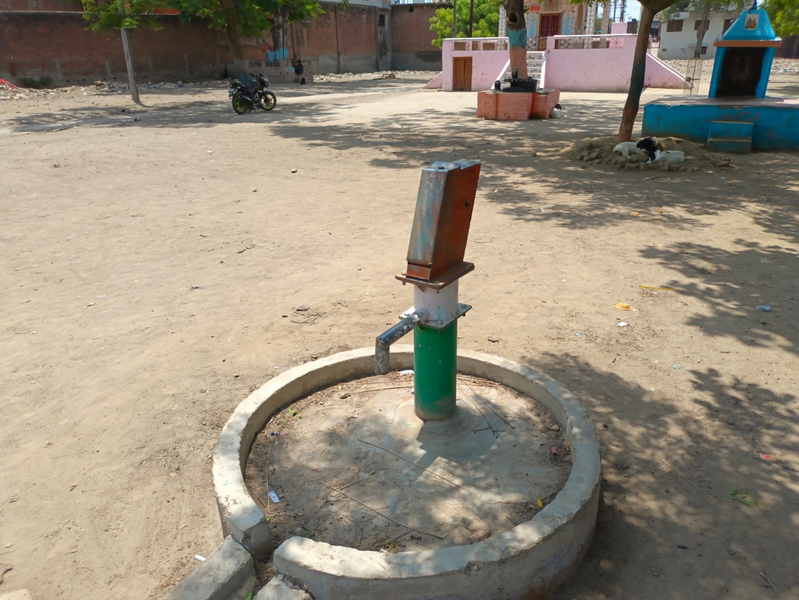 पानी आपूर्ति न होने से मोहल्ला निर्मलनगर में सूखी पड़ी टोंटी संवाद पानी आपूर्ति न होने से मोहल्ला निर्मलनगर में सूखी पड़ी टोंटी संवाद