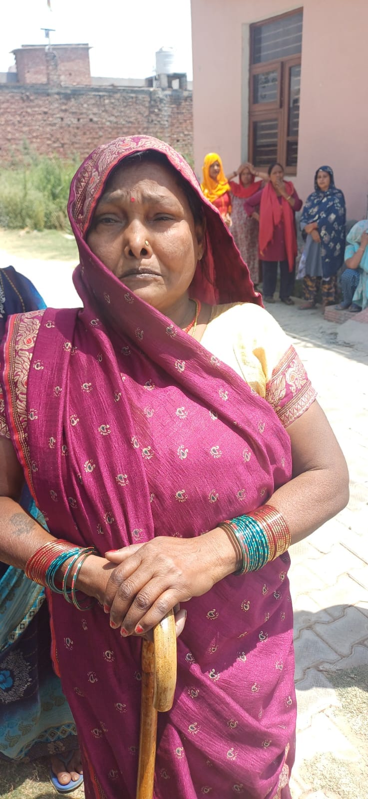 छावनी के बीडी फ्लोर मिल स्थित सत्संग विहार कालोनी में सात सौ रुपये खर्च कर मंगवाया पानी का टैं छावनी के बीडी फ्लोर मिल स्थित सत्संग विहार कालोनी में सात सौ रुपये खर्च कर मंगवाया पानी का टैं
