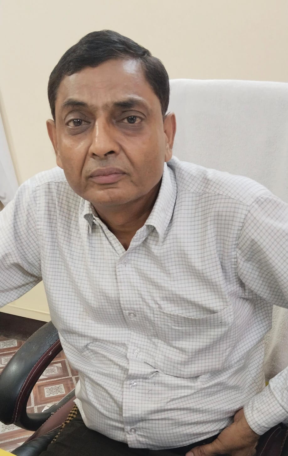 मेडिकल कॉलेज में दवा वितरण कक्ष पर लगी लाइन । संवाद मेडिकल कॉलेज में दवा वितरण कक्ष पर लगी लाइन । संवाद