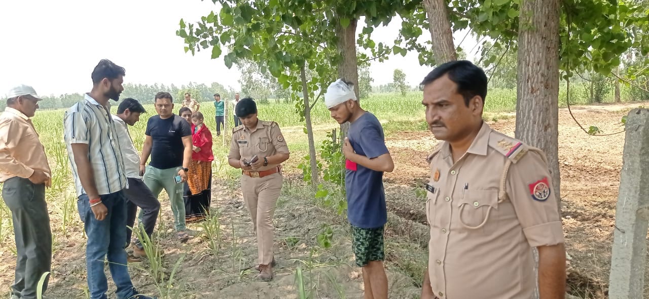 नवाबगंज फोटो 1 लूट की जानकारी देते घायल किराना व्यापारी शिवम नवाबगंज फोटो 1 लूट की जानकारी देते घायल किराना व्यापारी शिवम