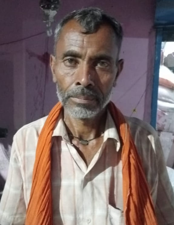 वार्ड-33 में नल पर लाइन लगा कर पानी भरती जनता: संवाद वार्ड-33 में नल पर लाइन लगा कर पानी भरती जनता: संवाद