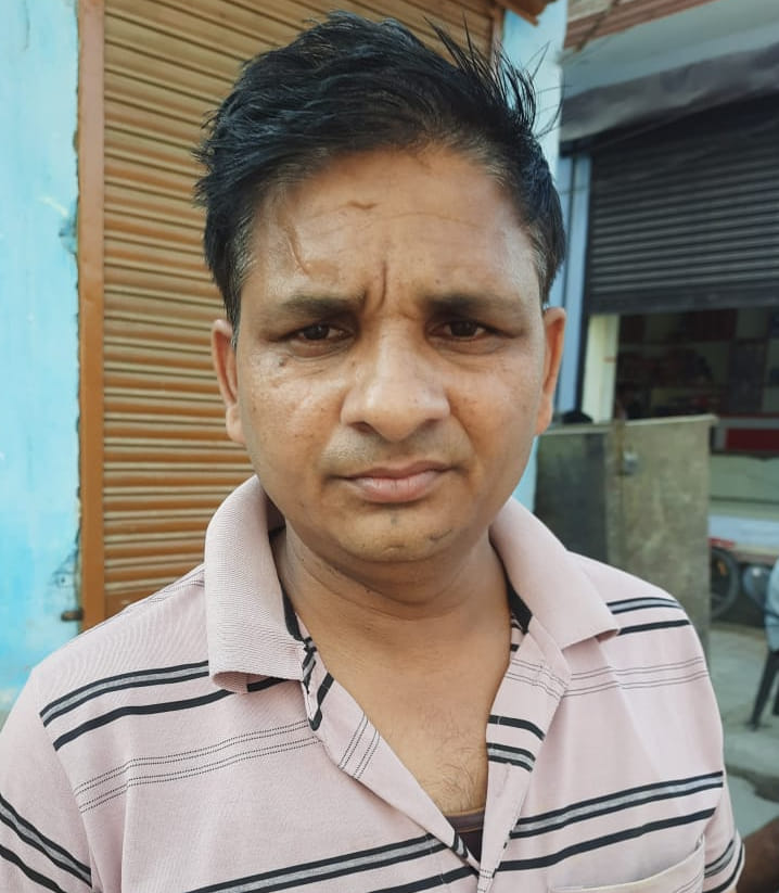 वार्ड-33 में नल पर लाइन लगा कर पानी भरती जनता: संवाद वार्ड-33 में नल पर लाइन लगा कर पानी भरती जनता: संवाद