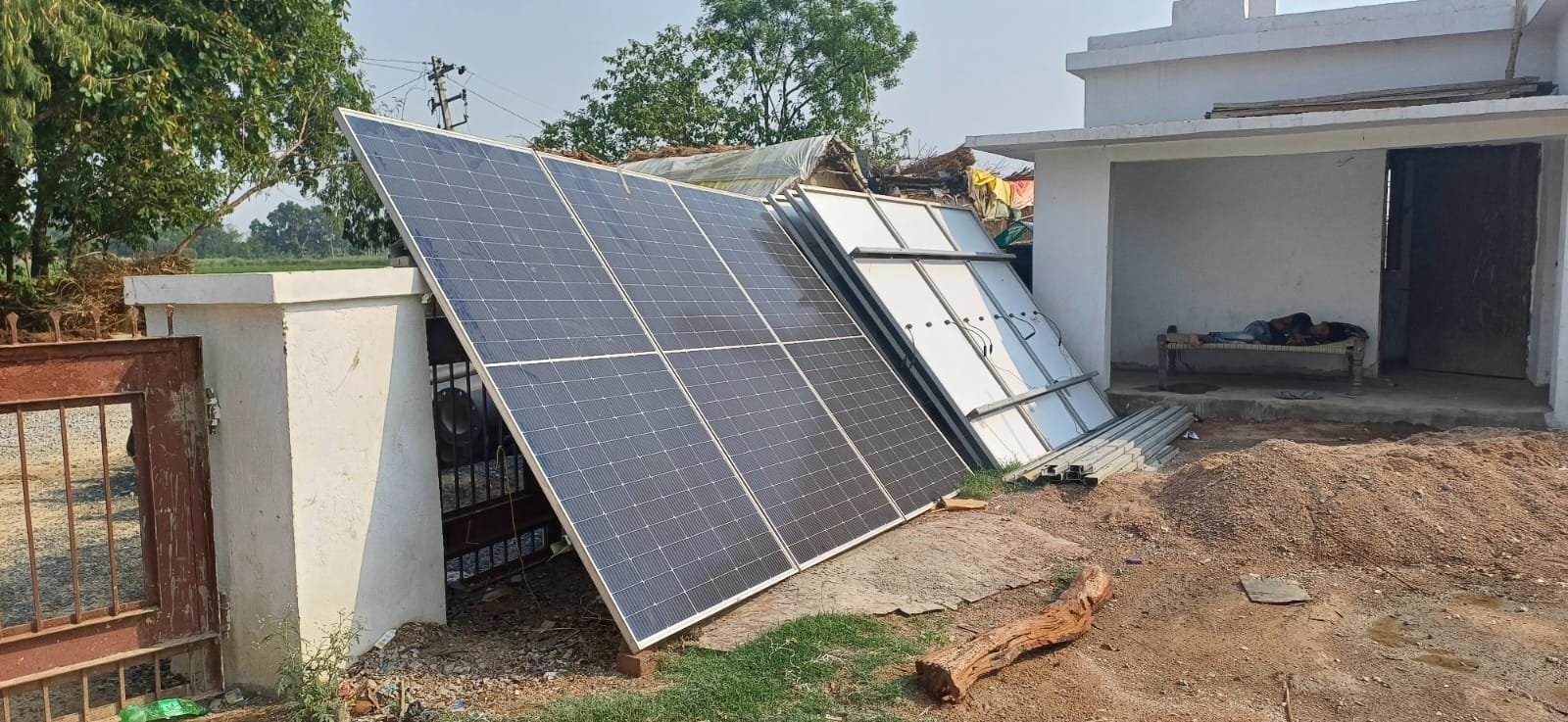 ग्राम निबौरया में निर्माणाधीन पानी की टंकी। संवाद ग्राम निबौरया में निर्माणाधीन पानी की टंकी। संवाद