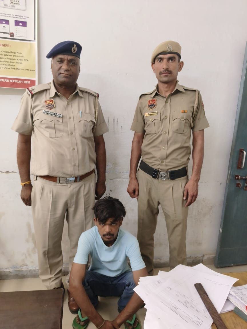 31जेएनडी19: हत्या के प्रयास के आरोप में पकड़ा गया युवक। स्रोत पुलिस प्रशासन 31जेएनडी19: हत्या के प्रयास के आरोप में पकड़ा गया युवक। स्रोत पुलिस प्रशासन