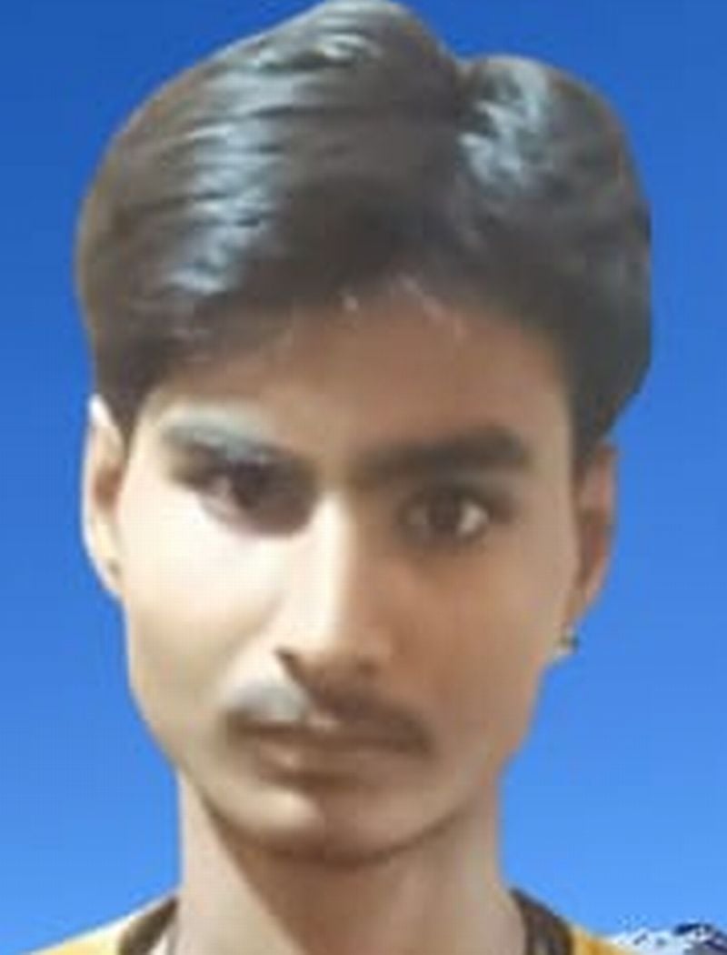 उसहैत के भकरी घाट पर मौजूद युवक के परिवार वाले। संवाद उसहैत के भकरी घाट पर मौजूद युवक के परिवार वाले। संवाद