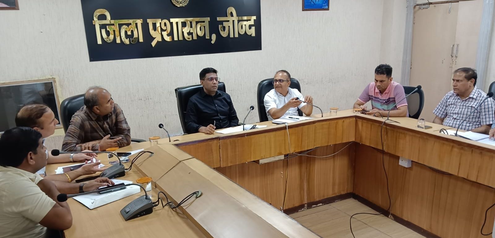 01जेएनडी16: वीसी के बाद अधिकारियों को दिशा निर्देश देते हुए डीसी मोहम्मद इमरान रजा। स्रोत प्रश 01जेएनडी16: वीसी के बाद अधिकारियों को दिशा निर्देश देते हुए डीसी मोहम्मद इमरान रजा। स्रोत प्रश