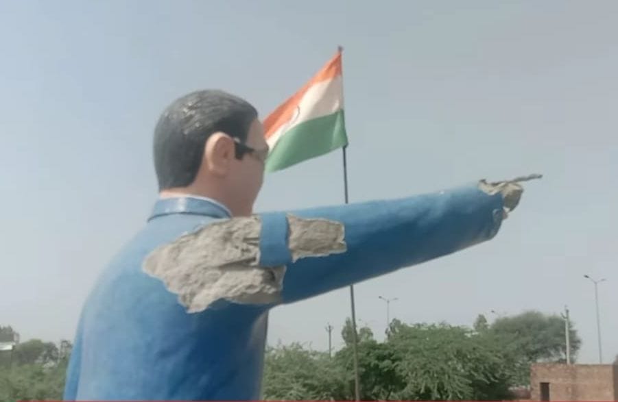 02जेएनडी02: डॉ. बीआर आंबेडकर की खंडित की गई प्रतिमा। सोशल मीडिया।