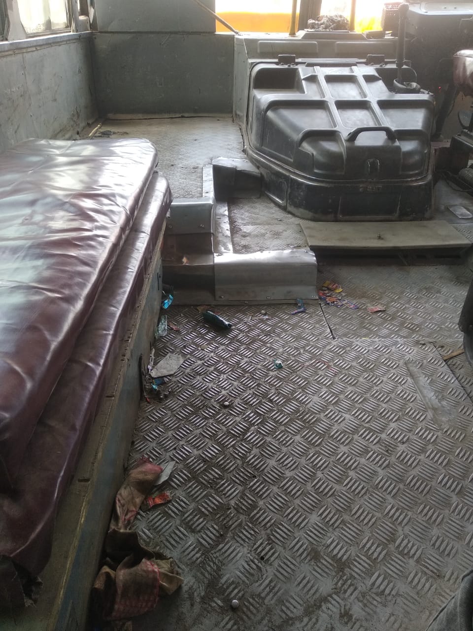 शाहजहांपुर में रोडवेज बस के स्टेयरिंग के नीचे तारों का जाल। संवाद