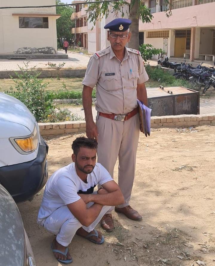 03जेएनडी10: पुलिस गिरफ्त में बाइक चोरी का आरोपी। स्रोत पुलिस प्रशासन 03जेएनडी10: पुलिस गिरफ्त में बाइक चोरी का आरोपी। स्रोत पुलिस प्रशासन
