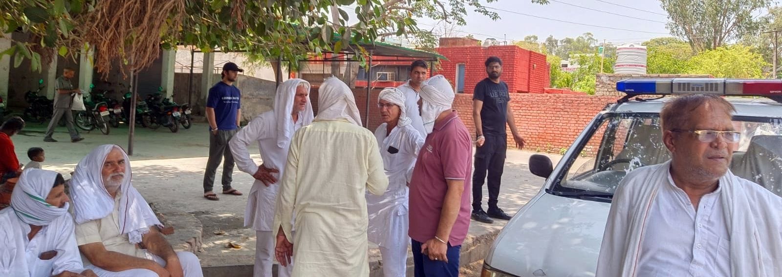 03जेएनडी25: नागरिक अस्पताल में शव का पोस्टमार्टम करवाने आए परिजन। संवाद 03जेएनडी25: नागरिक अस्पताल में शव का पोस्टमार्टम करवाने आए परिजन। संवाद