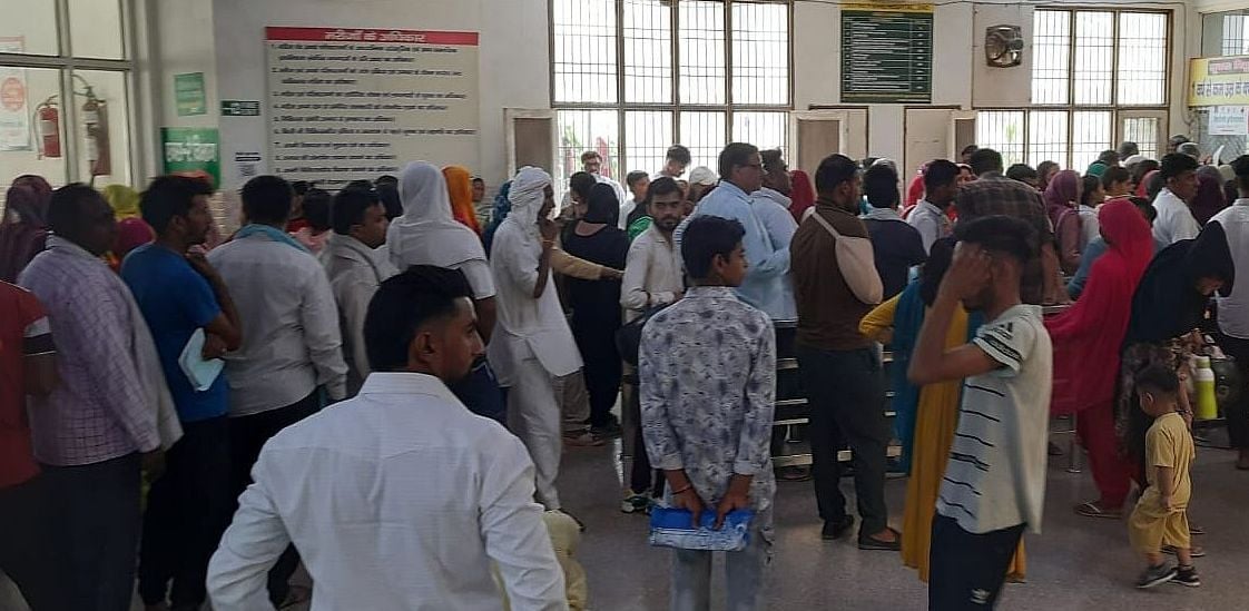 03जेएनडी28 : नागरिक अस्पताल में लगी मरीजों की भीड़। संवाद 03जेएनडी28 : नागरिक अस्पताल में लगी मरीजों की भीड़। संवाद