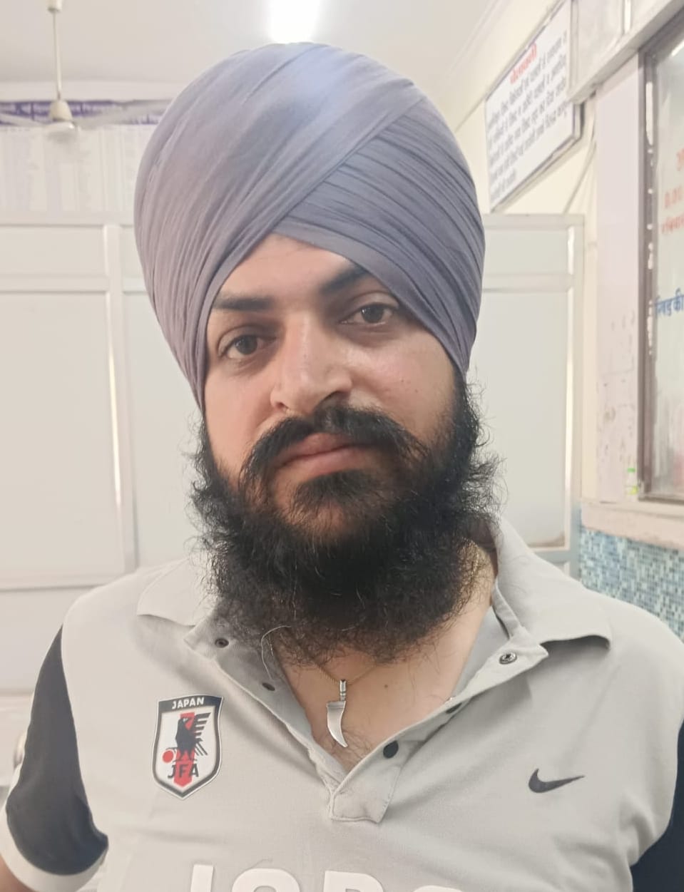 03सीटीके14...रेलवे स्टेशन पर टिकट बूक कराते यात्री। संवाद 03सीटीके14...रेलवे स्टेशन पर टिकट बूक कराते यात्री। संवाद