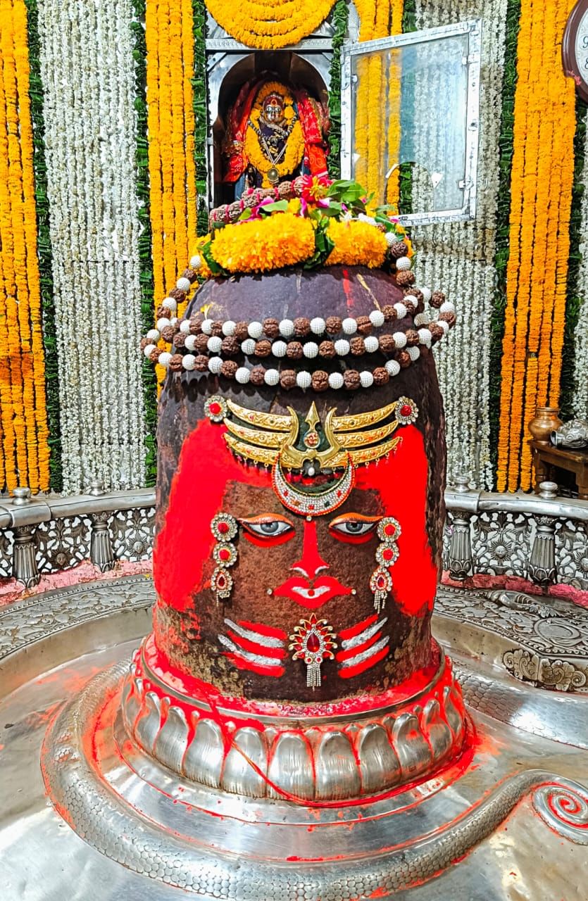 भस्म आरती श्रंगार....बाबा महाकाल ने नए त्रिशूल का त्रिपुंड लगाकर दिए दर्शन