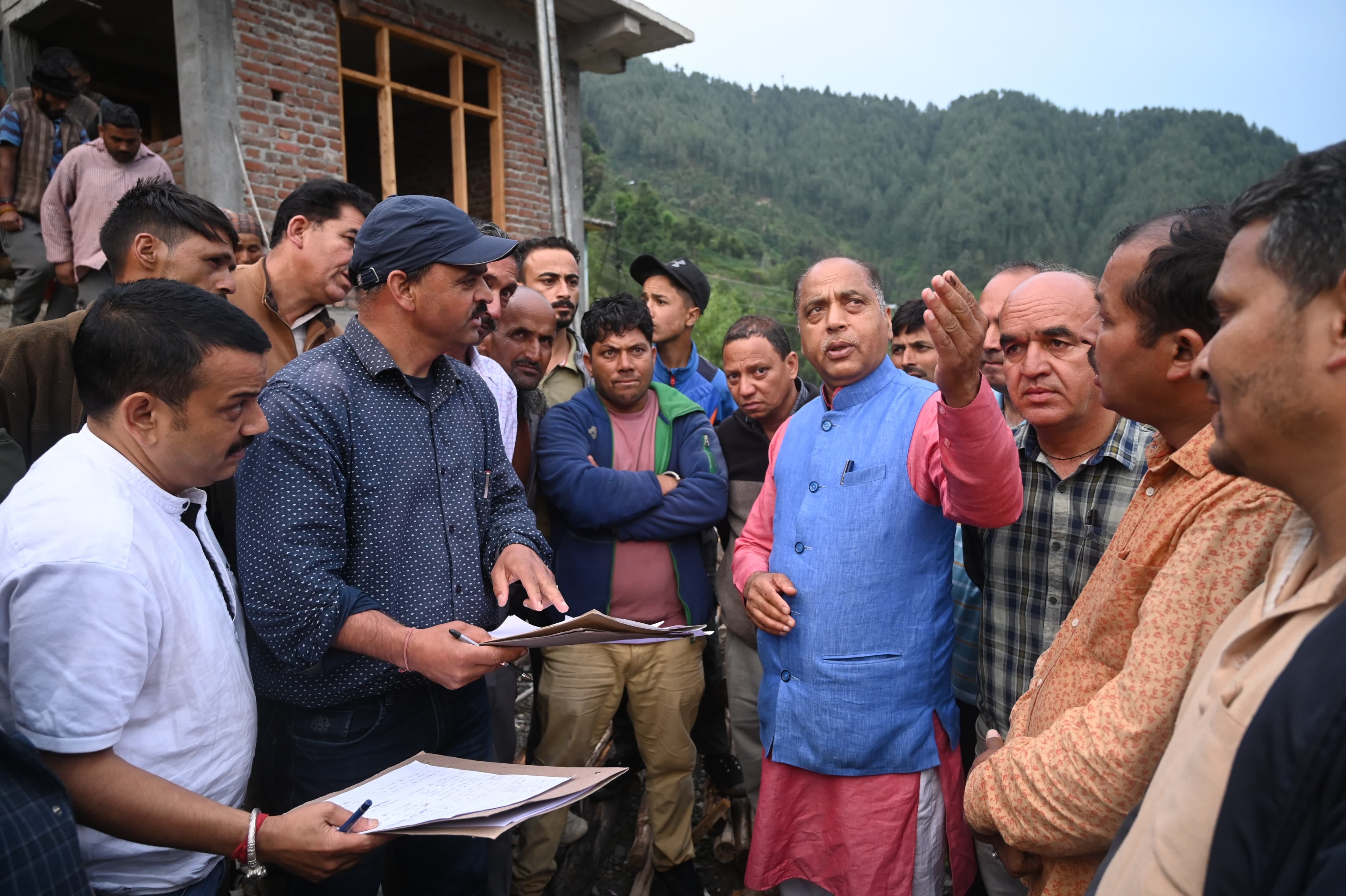 सिराज विधानसभा क्षेत्र के अंतर्गत ग्राम पंचायत तुंगाधार में चौकी नुमा तीन मंजिला पुश्तैनी मकान सिराज विधानसभा क्षेत्र के अंतर्गत ग्राम पंचायत तुंगाधार में चौकी नुमा तीन मंजिला पुश्तैनी मकान