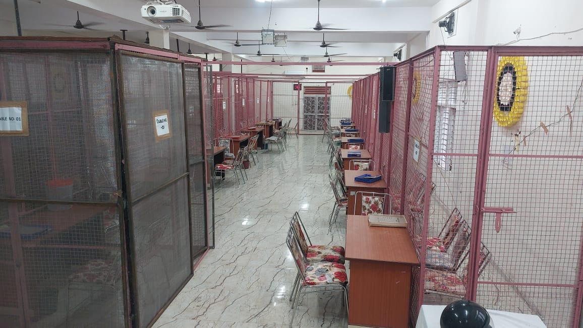ऊना के महाविद्यालय में मतगणना के लिए तैयार कक्ष। संवाद ऊना के महाविद्यालय में मतगणना के लिए तैयार कक्ष। संवाद