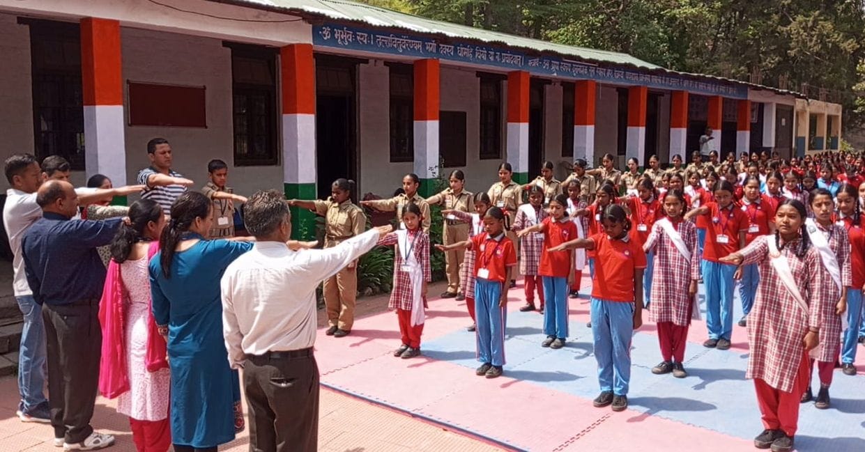 आयशर स्कूल परवाणू की ओर से निकाली गई जागरूकता रैली। संवाद आयशर स्कूल परवाणू की ओर से निकाली गई जागरूकता रैली। संवाद