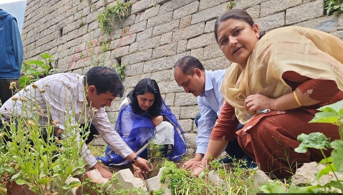 पीजी कॉलेज रामपुर के छात्र छात्राओं ने ली पर्यावरण संरक्षण की शपथ। संवाद पीजी कॉलेज रामपुर के छात्र छात्राओं ने ली पर्यावरण संरक्षण की शपथ। संवाद