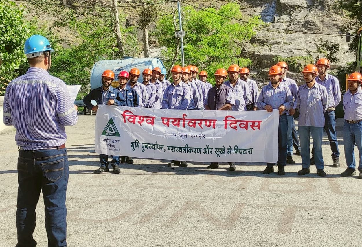 सांगला में विश्व पर्यावरण दिवस पर छात्र छात्राओं ने चलाया सफाई अभियान। संवाद सांगला में विश्व पर्यावरण दिवस पर छात्र छात्राओं ने चलाया सफाई अभियान। संवाद