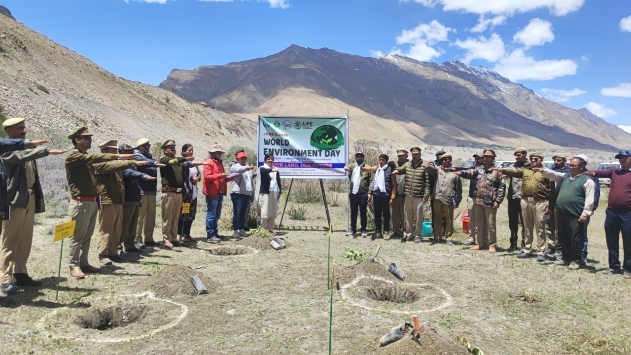 सांगला में विश्व पर्यावरण दिवस पर छात्र छात्राओं ने चलाया सफाई अभियान। संवाद सांगला में विश्व पर्यावरण दिवस पर छात्र छात्राओं ने चलाया सफाई अभियान। संवाद