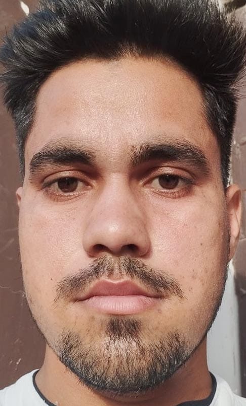 उझानी में एमजीपी कॉलेज के मैदान पर फुटबॉल खेलते बच्चे। संवाद उझानी में एमजीपी कॉलेज के मैदान पर फुटबॉल खेलते बच्चे। संवाद