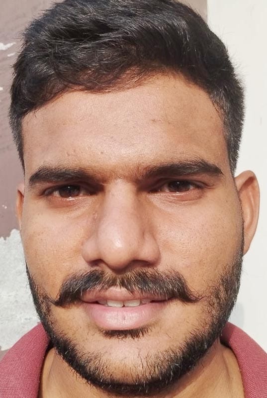 उझानी में एमजीपी कॉलेज के मैदान पर फुटबॉल खेलते बच्चे। संवाद उझानी में एमजीपी कॉलेज के मैदान पर फुटबॉल खेलते बच्चे। संवाद