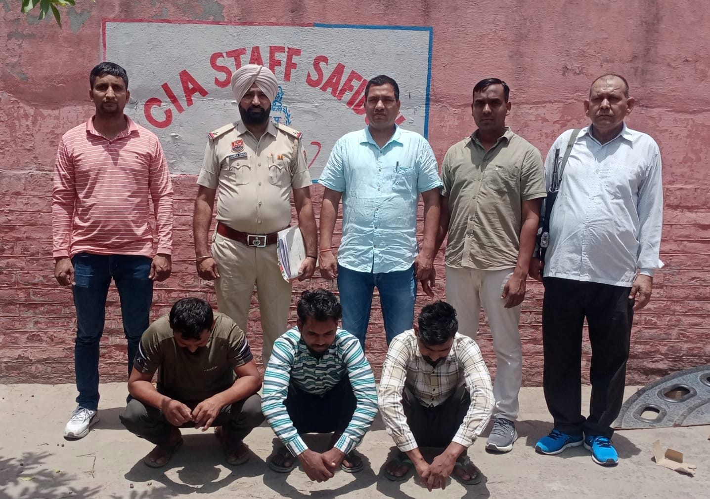 06जेएनडी27-पुलिस गिरफ्त में भेड़-बकरी चोरी करने के आरोपी। स्रोत पुलिस