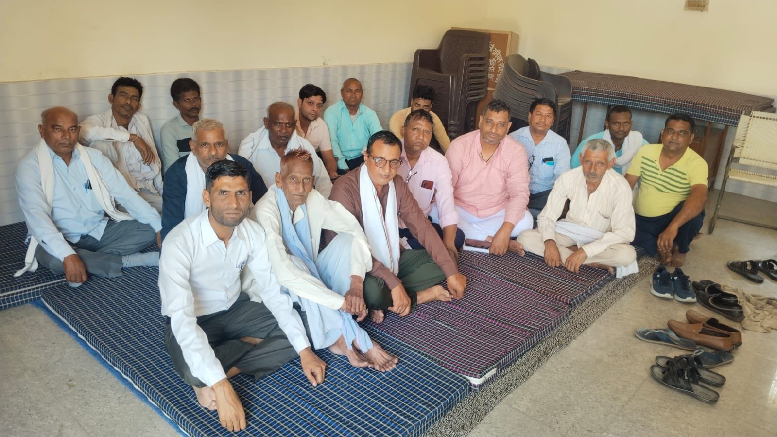 फोटो 01- सोनीपत के जनस्वास्थ्य कार्यालय में कार्यकारिणी की बैठक के दौरान मौजूद कर्मचारी। स्रोत 