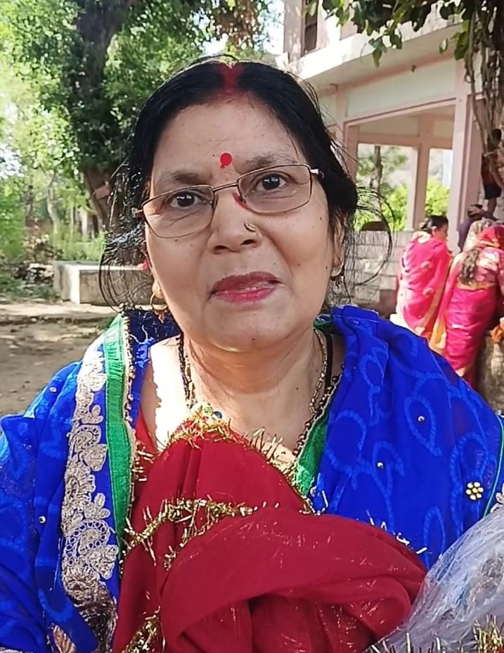 ऋषि आश्रम में वट वृक्ष का पूजन करतीं सुहागिनें। संवाद ऋषि आश्रम में वट वृक्ष का पूजन करतीं सुहागिनें। संवाद