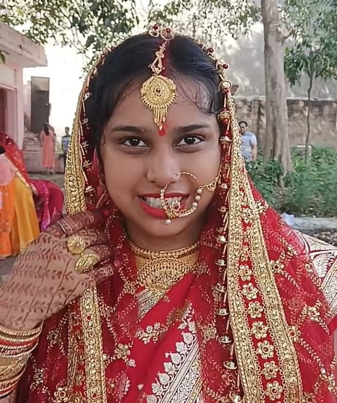 ऋषि आश्रम में वट वृक्ष का पूजन करतीं सुहागिनें। संवाद ऋषि आश्रम में वट वृक्ष का पूजन करतीं सुहागिनें। संवाद