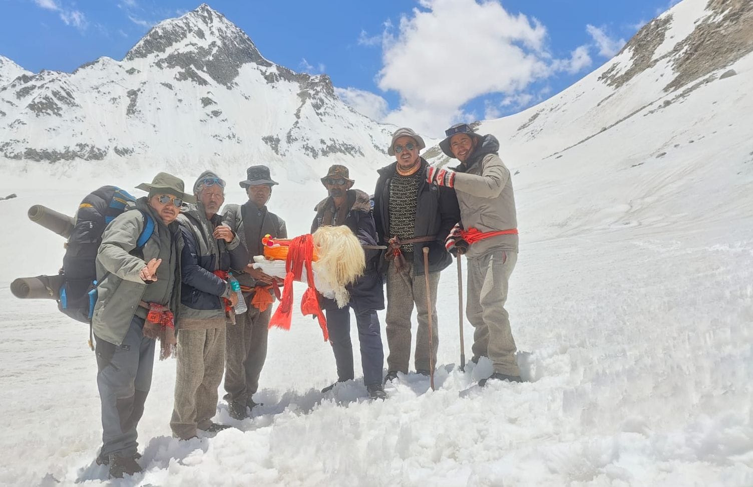 देवी माता छितकुल के साथ गंगोत्री यात्रा पूरी करने बाद गांव पहुंचे 8 लोग