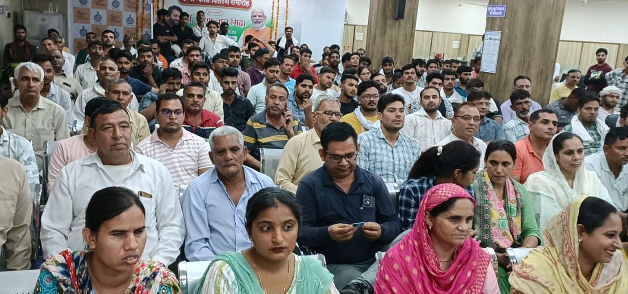 07जेएनडी32-जिला स्तरीय हैप्पी कार्ड वितरण समारोह में मौजूद लोग। स्रोत प्रशासन 07जेएनडी32-जिला स्तरीय हैप्पी कार्ड वितरण समारोह में मौजूद लोग। स्रोत प्रशासन