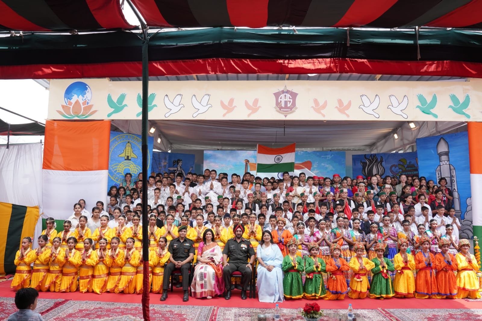 आर्मी पब्लिक स्कूल डगशाई में आयोजित कार्यक्रम का शुभारंभ करते ब्रिगेडियर। संवाद आर्मी पब्लिक स्कूल डगशाई में आयोजित कार्यक्रम का शुभारंभ करते ब्रिगेडियर। संवाद