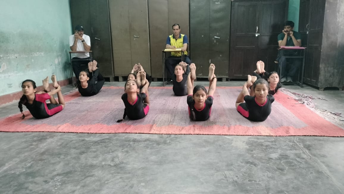 बाल स्कूल नादौन में योग ओलंपियाड में भाग लेती छात्राएं। संवाद बाल स्कूल नादौन में योग ओलंपियाड में भाग लेती छात्राएं। संवाद