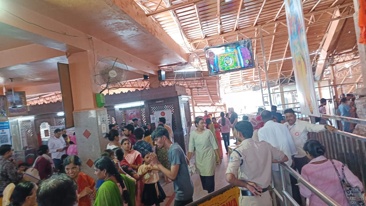 दर्शन के लिए ओंकारेश्वर ज्योतिर्लिंग पहुंचे श्रद्धालु दर्शन के लिए ओंकारेश्वर ज्योतिर्लिंग पहुंचे श्रद्धालु