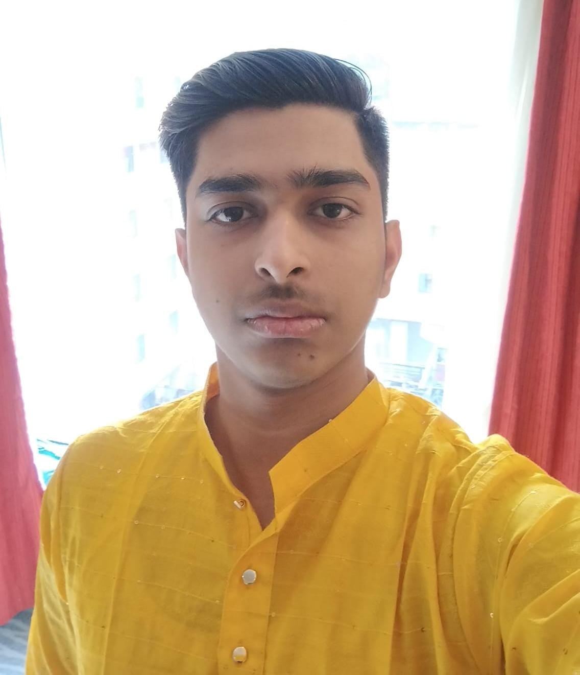 अपने परिजनो के साथ झलक चद्रा । स्रोत - परिजन अपने परिजनो के साथ झलक चद्रा । स्रोत - परिजन